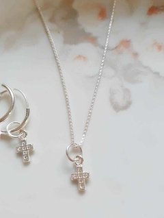 Colar de Prata Mini Cruz Cravejada - comprar online