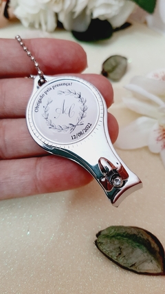Pacote com 50 chaveiro cortador de unhas e abridor de garrafas personalizado - comprar online