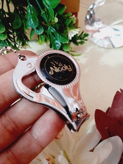 Pacote com 50 chaveiro cortador de unhas e abridor de garrafas personalizado na internet