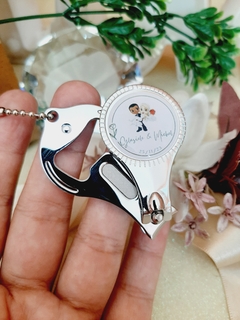Pacote com 50 Chaveiros cortador de unhas e abridor de garrafas personalizado