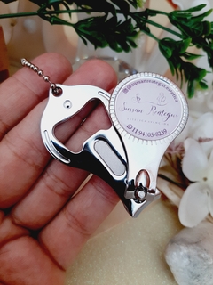 Pacote com 50 Chaveiros cortador de unhas e abridor de garrafas personalizado - Mimos e Fofurices MF