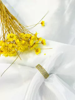 Anel moeda antiga feminino pedras