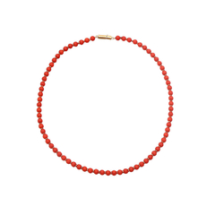 Colar vintage de coral com pequenas contas vermelhas e fecho dourado