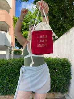 Mini Bolsa A LIBERDADE É UMA LUTA CONSTANTE na internet