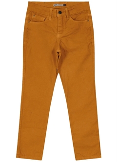 1000089181-00326 CALÇA CARINHOSO SLIM EM SARJA CARAMELO