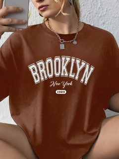 2045395-2 CAMISETA OVERSIZED STREETWEAR BROOKLYN MARROM