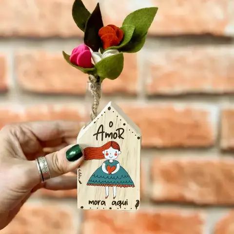 Vaso de Madeira- O Amor Mora Aqui - comprar online