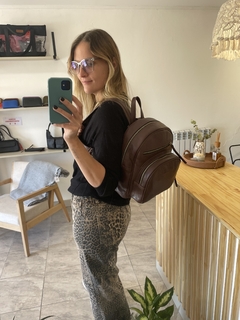 MOCHILA CLARA CHOCOLATE - comprar online