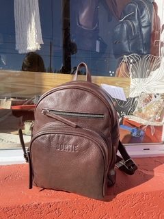 MOCHILA CLARA CHOCOLATE - tienda online