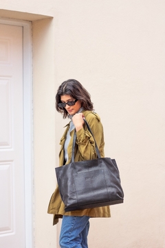 TOTE JAKOB NEGRO - comprar online