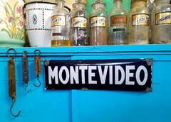 Antiguo Cartel de chapa enlozada Montevideo - Un Viejo Almacén Antigüedades
