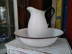 Jarra y jofaina de chapa enlozada