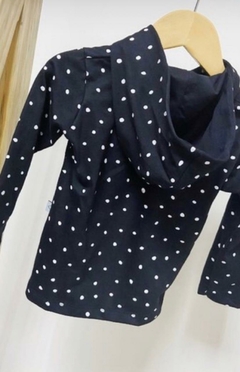 BLUSA COM CAPUZ - PRETA COM POÁ - TUTU