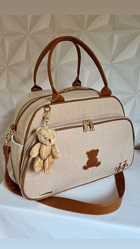 Bolsa G trapézio personalizada para maternidade Linho aveia com caramelo