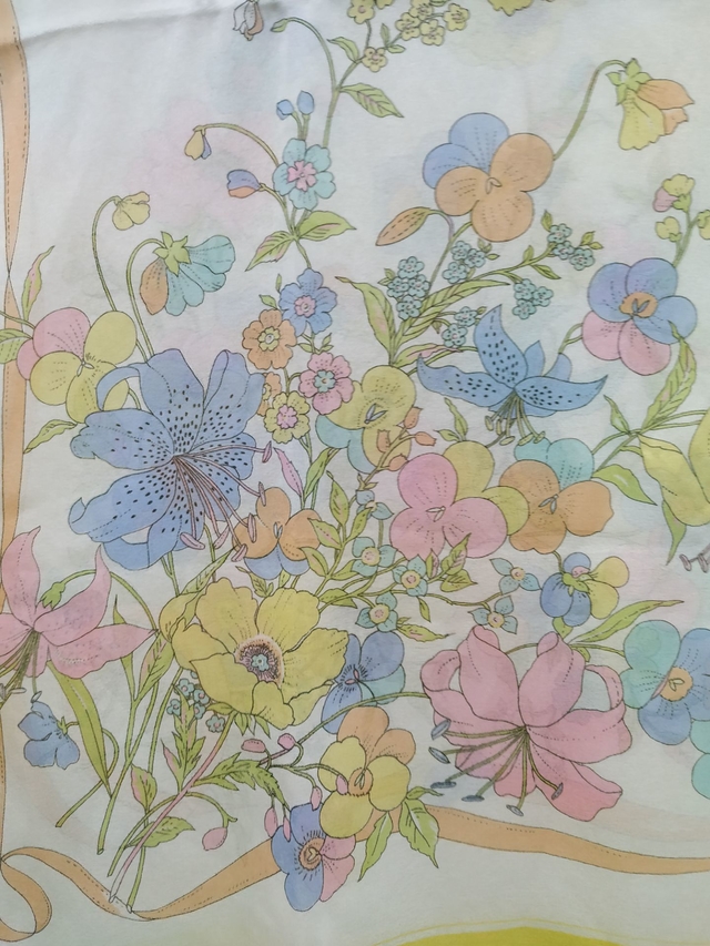 Pañoleta Flores thumbnail 2