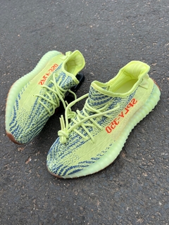 Adidas Yeezy Boost 350 V2 Frozen na internet