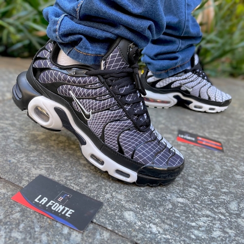 TÊNIS AIR MAX PLUS PRETO/BRANCO - comprar online