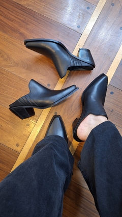 ZUECO PRESTON CUERO NEGRO - comprar online