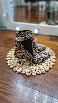 BOTINETA CHITA ANIMAL PRINT CUERO - TRACY SHOES