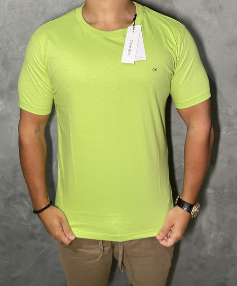 Camiseta básica Ck bordada ( coleção Exclusiva padrão shopping )