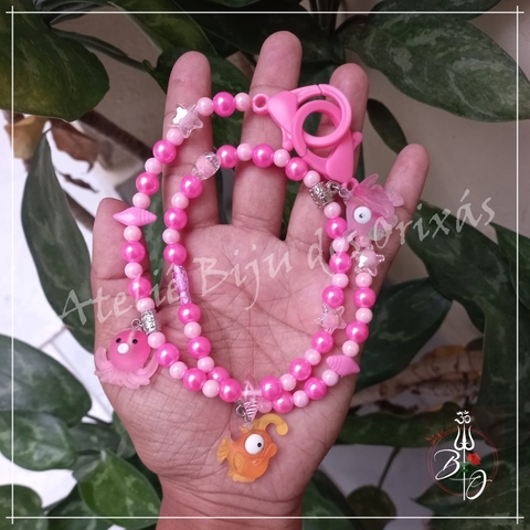 Prendedor de Chupetas Rosa Tema Praia Ibejada de Umbanda e Candomblé Ateliê Biju dos Orixás