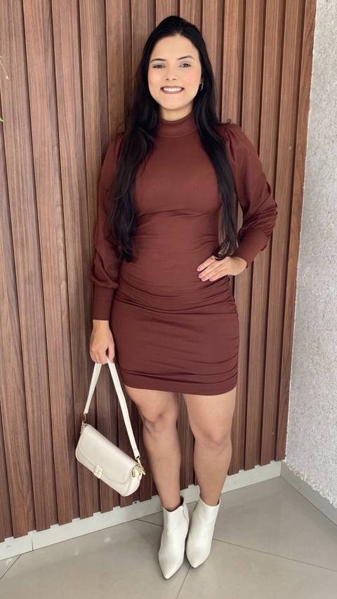 Vestido Curto Canelado Manga Bufante Gola Alta
