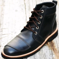 Bota Woodstock Tracker - Black - comprar online