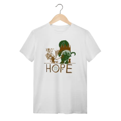 Camiseta branca inspirada em Onde Vivem os Monstros com estampa exclusiva da Stereophonica.