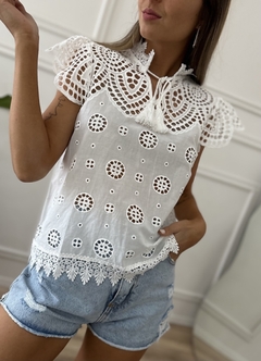 Blusa Marle White en internet