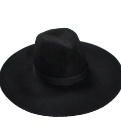 Sombrero Born en internet