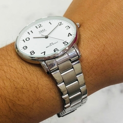 Reloj Q&Q QZ00J204Y-1 malla de acero plateado para caballero - comprar online