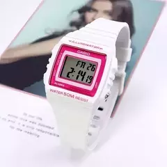 Reloj Casio W215H-7A2 Vintage digital malla de silicona blanco para dama WR - comprar online