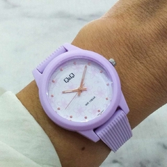 Reloj Q&Q V01A-004VY-1 078 Malla De Silicona Lila Sumergible Para Dama en internet