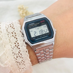 Reloj Casio A159WA-N1 CA-051 digital Vintage malla de acero Plateado WR Unisex