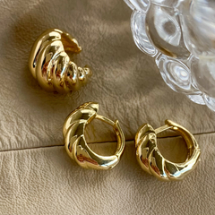 Argola Croissant Click Ouro na internet