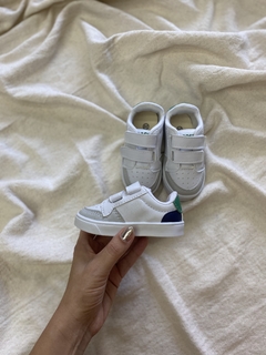 Lacoste Baby na internet