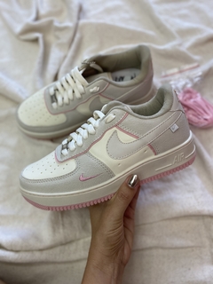 Air Force Off Lady na internet