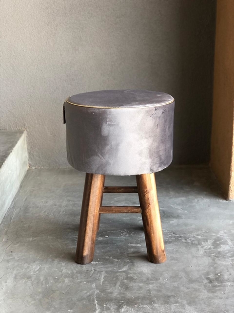 Puff de pana Gris con borde dorado - patas lustre Nogal