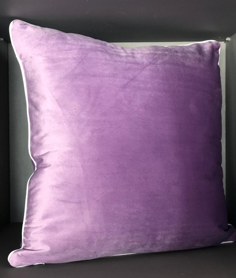 Funda Plush con borde blanco 45x45 cm - Uva