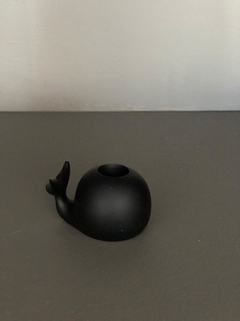Portacepillo de resina - Ballena Negra - comprar online