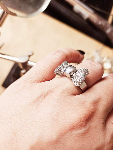 Anel Laço La vie en Rose em Prata 925 e Ródio Branco