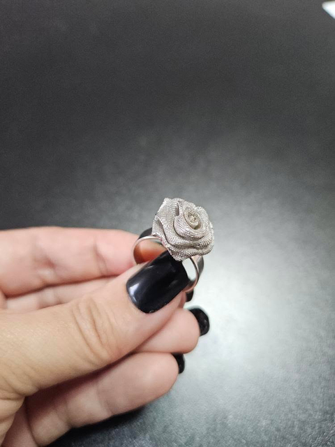 Anel La Vie In Rose em prata 925 e Ródio branco