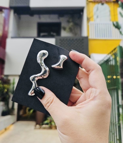 Brincos Assimétricos Orgânicos prata 925 - comprar online