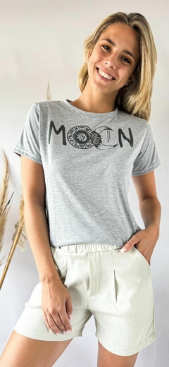 REMERA MOON CON BRILLO en internet