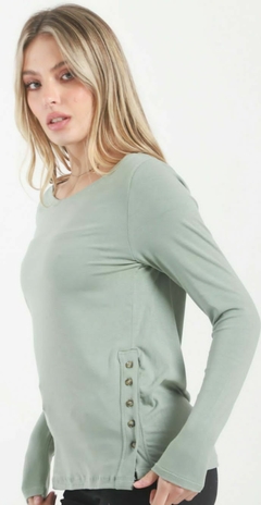 REMERA BOTONES LYCRA