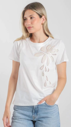 REMERA FLOR BEIGUE IMPORTADO - VOKU