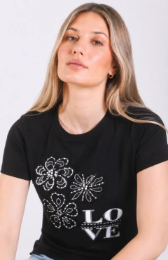 REMERA BORDADA LOVE IMPORTADO