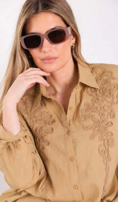 Imagen de CAMISA POPLIN BORDADA IMPORTADA