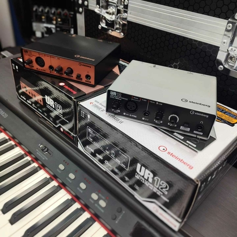 STEINBERG UR12 | Interfaz de audio USB 2x2 con 1x D-PRE y Soporte 192 kHz