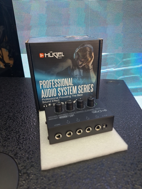 AMPLIFICADOR DE AURICULARES DE 4 CANALES HUGEL